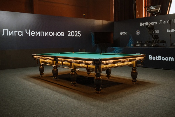 Стол / пирамида "Русский Гранд" (12 футов, 8 ног, 45мм камень) эмаль комбинированный, борта дуб, лузы премиум